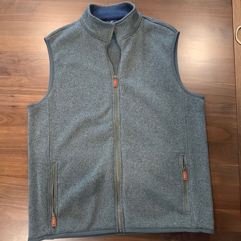 Gray Vineyard Vines fleece vest (Large)